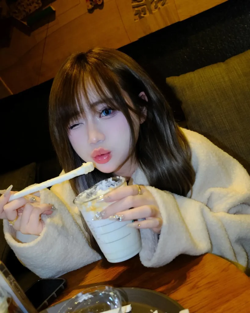 Chiêm ngưỡng vẻ đẹp cực bánh cuốn của hot girl Yến Linh 8 Chiêm ngưỡng vẻ đẹp cực bánh cuốn của hot girl Yến Linh - ảnh 7