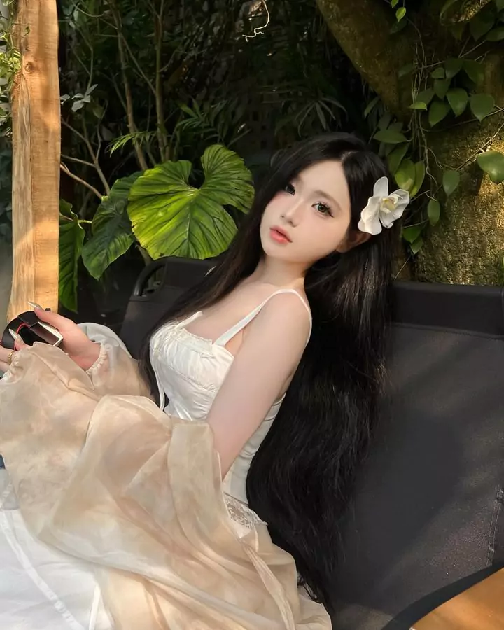 Chiêm ngưỡng vẻ đẹp cực bánh cuốn của hot girl Yến Linh 12 Chiêm ngưỡng vẻ đẹp cực bánh cuốn của hot girl Yến Linh - ảnh 11