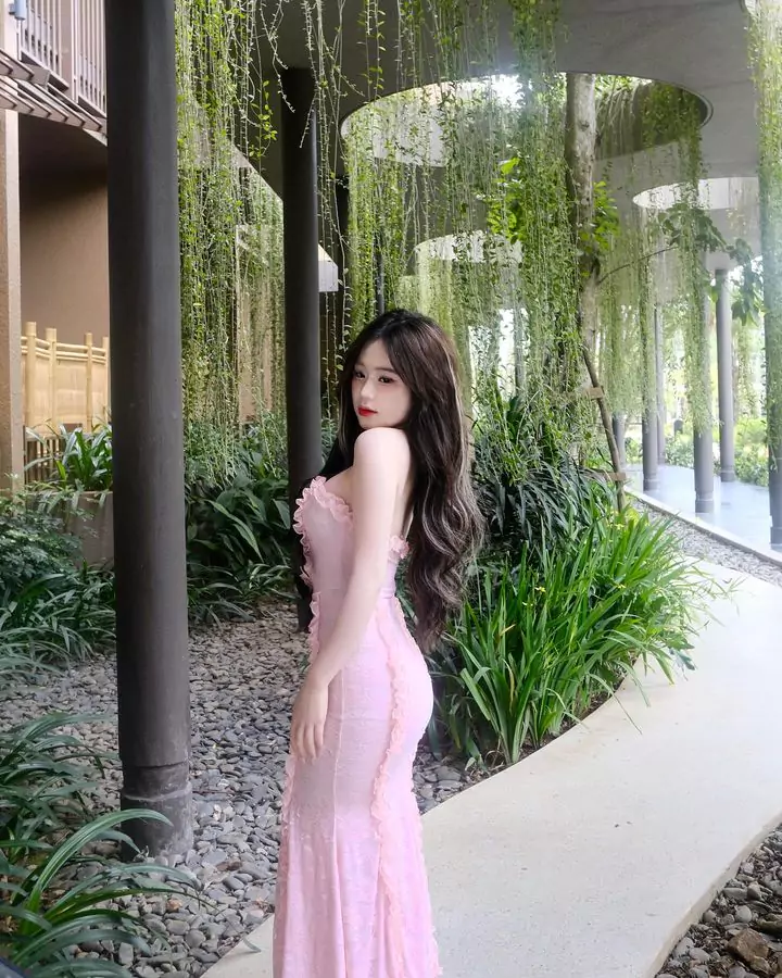 Chiêm ngưỡng vẻ đẹp cực bánh cuốn của hot girl Yến Linh 13 Chiêm ngưỡng vẻ đẹp cực bánh cuốn của hot girl Yến Linh - ảnh 12
